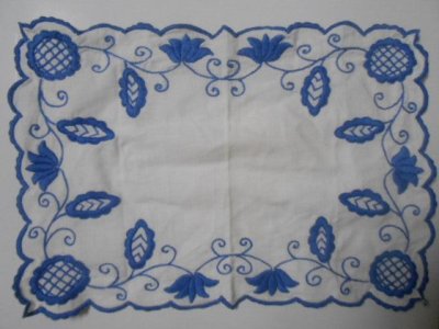 画像1: ハンガリー 刺繍入 青糸