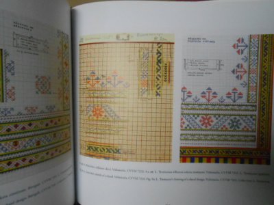 画像1: 東欧・ラトビア刺繍本・織物・ATKAL DZIMTENE