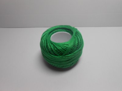 画像1: ハンガリー手芸用・緑刺繍糸 Puppets Perle Coats Crafts