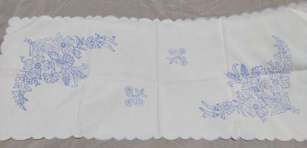 画像1: ハンガリー産カロチャ 花の刺繍作製用テーブルクロス (1)