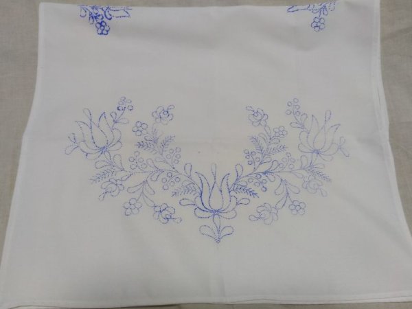 画像1: ハンガリー産マチョー特製布 刺繍テーブルクロス(作製用） (1)