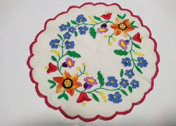 画像1: ハンガリーレトロな小花の手刺繍 ヴィンテージ敷物 (1)