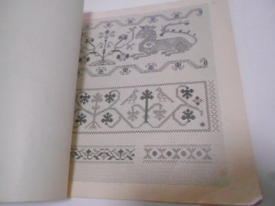 画像2: デンマークの古い刺繍 図案集 ERNESTINE NYROP KORSSTINGSMONSTRE クロスステッチ Gamle Danske 